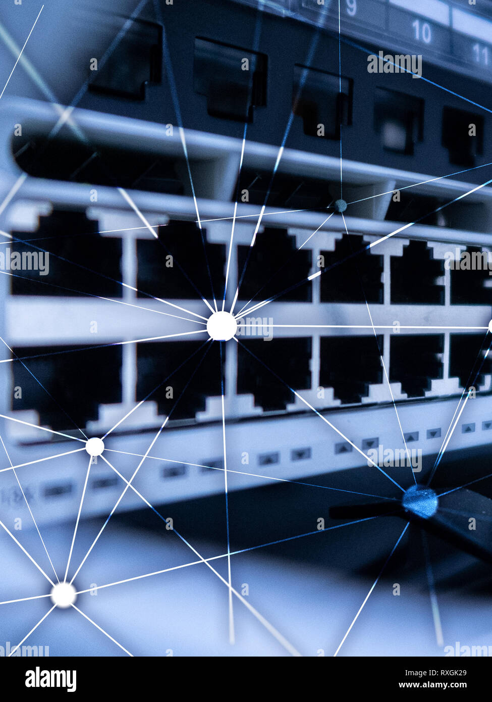 Weltkarte mit Kommunikation Netzwerk auf dem Server zimmer Hintergrund. Stockfoto