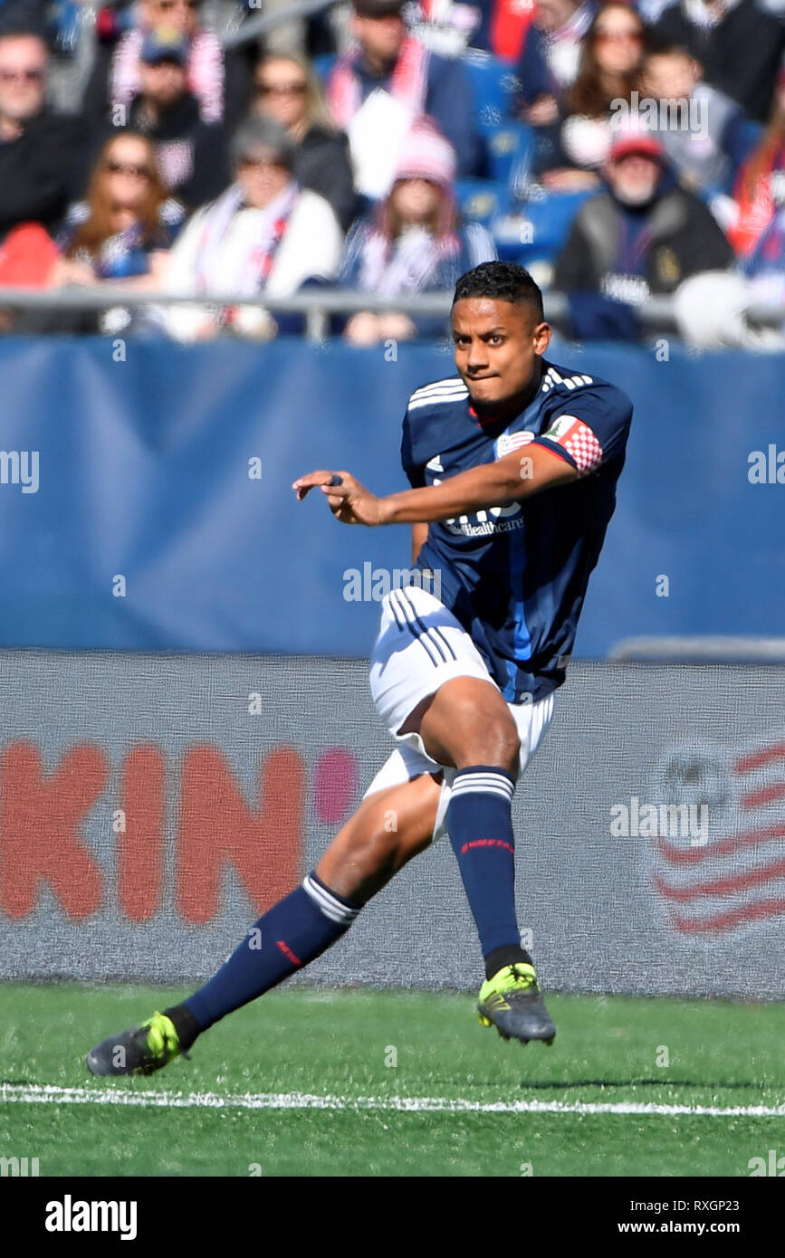 Foxborough Massachusetts, USA. 9 Mär, 2019. New England Revolution Verteidiger Michael Mancienne (28) Auf die Tonhöhe während der MLS-Spiel zwischen Columbus Crew und der New England Revolution am Gillette Stadium in Foxborough Massachusetts statt. Columbus Niederlagen New England 2-0. Eric Canha/CSM/Alamy leben Nachrichten Stockfoto