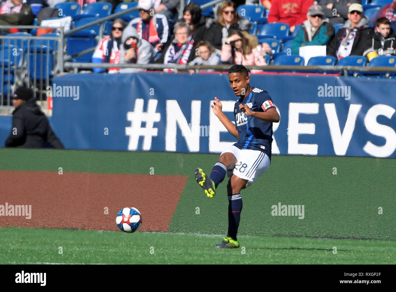 Foxborough Massachusetts, USA. 9 Mär, 2019. New England Revolution Verteidiger Michael Mancienne (28) Auf die Tonhöhe während der MLS-Spiel zwischen Columbus Crew und der New England Revolution am Gillette Stadium in Foxborough Massachusetts statt. Columbus Niederlagen New England 2-0. Eric Canha/CSM/Alamy leben Nachrichten Stockfoto