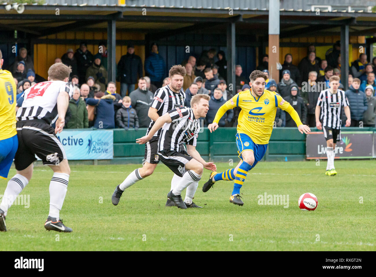 Cheshire, Großbritannien. 9. März 2019. Warrington Town Football Club ihre Leitung in der Evo-Stik Northern Premier League Premier Division verzichten, wenn Sie demütig Stafford Rangers FC an der Gewinner Rekrutierung Stadion (auch als Freischwinger Park bekannt) in Warrington, Cheshire, England, Großbritannien gehostet werden. Stafford gewann das Spiel durch zwei Ziele zu drei Credit: John Hopkins/Alamy leben Nachrichten Stockfoto