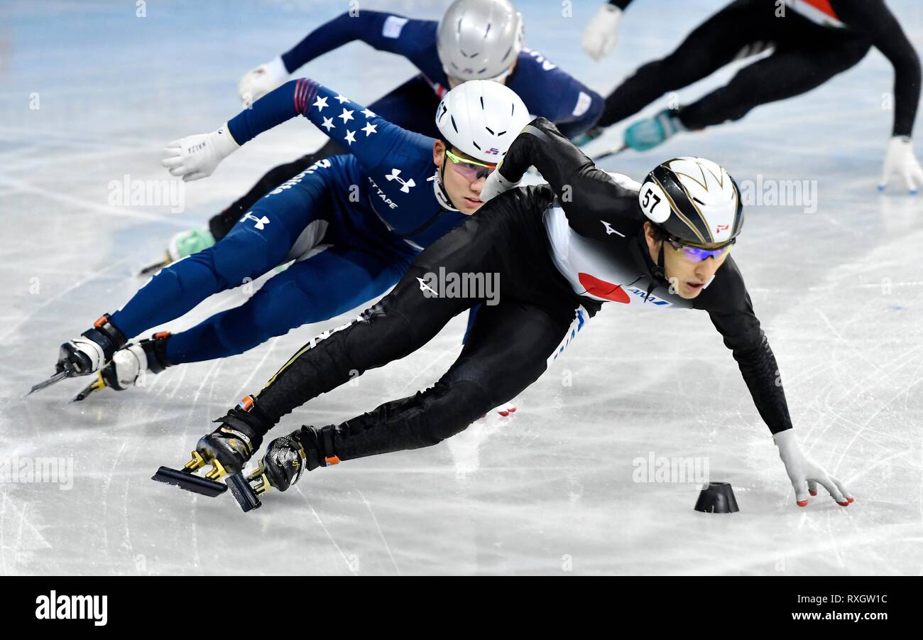 ISU-Short Track Wm am 8. März 2019 in der Arena Armeec in Sofia. Keita Watanabe (JPN) gefolgt von Thomas Insuk HONG (USA) heizt 500 meter Credit: Soenar Chamid/SCS/LBA/Alamy leben Nachrichten Stockfoto