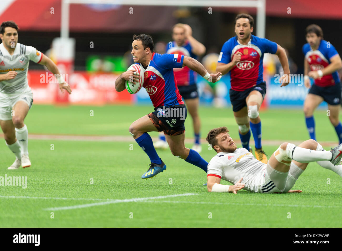 Vancouver, Kanada. 9. März 2019. Francisco Metuaze läuft der Ball gegen die USA. 2019 HSBC Kanada Rugby Sevens-Day. BC Place Stadium. © Gerry Rousseau/Alamy leben Nachrichten Stockfoto