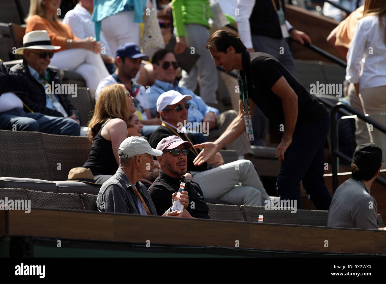 Indian Wells, Kalifornien, USA. 09 Mär, 2019. Larry Ellison, ist Mitgründer und Executive Chairman und Chief Technology Officer der Oracle Corporation und die Schauspielerin Elisabeth Shue nehmen an der zweiten Runde Männer singles Match am Tag sechs der BNP Paribas Open in Indian Wells Tennis Garden am März 09, 2019 im kalifornischen Indian Wells Credit: Hoo Me.Com/Media Punch/Alamy leben Nachrichten Stockfoto