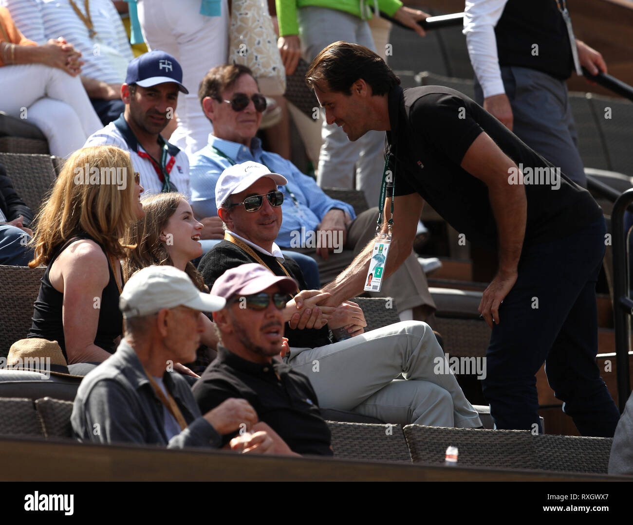 Indian Wells, Kalifornien, USA. 09 Mär, 2019. Larry Ellison, ist Mitgründer und Executive Chairman und Chief Technology Officer der Oracle Corporation und die Schauspielerin Elisabeth Shue nehmen an der zweiten Runde Männer singles Match am Tag sechs der BNP Paribas Open in Indian Wells Tennis Garden am März 09, 2019 im kalifornischen Indian Wells Credit: Hoo Me.Com/Media Punch/Alamy leben Nachrichten Stockfoto