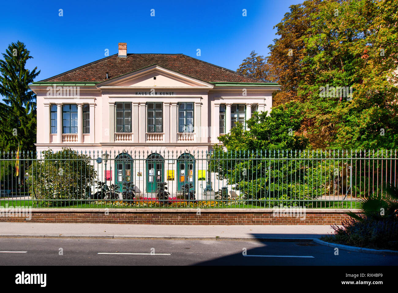 Österreich, Baden bei Wien, 09.12.2018: Das Haus der Kunst (Haus der Kunst) ist eine Ausstellung Haus in Baden bei Wien. Diese Villa, lange zu Jo zugeschrieben Stockfoto
