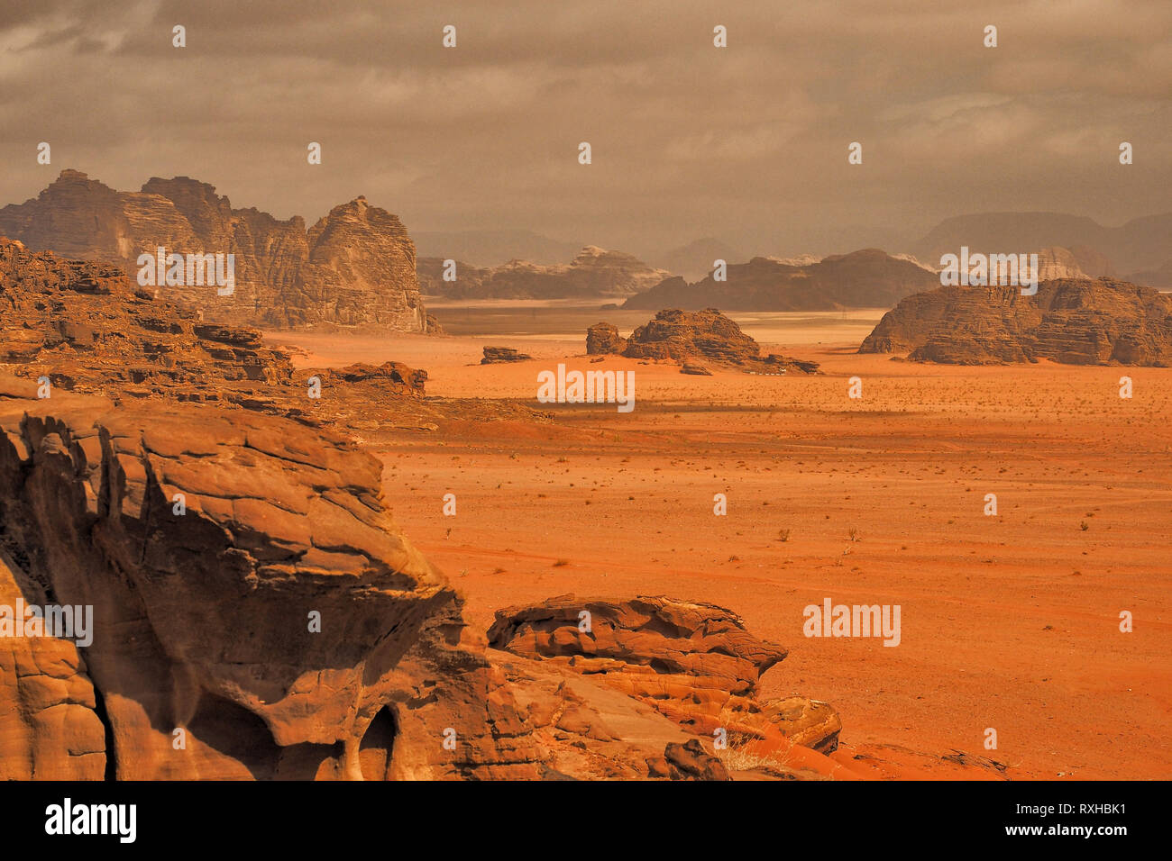 Tolle Landschaft der Wüste und Berge. Wadi Rum, Jordanien. Stockfoto