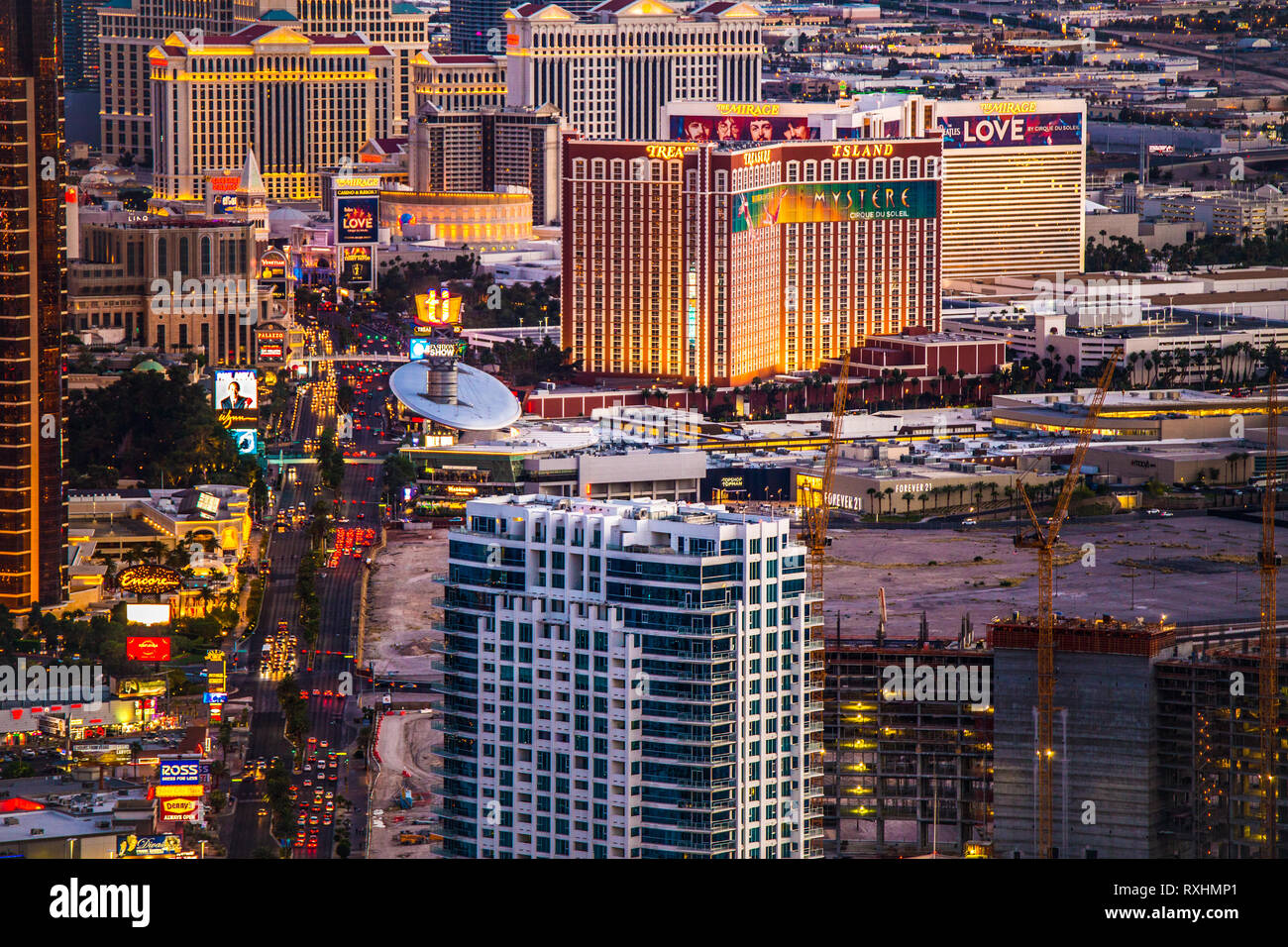 LAS VEGAS, Nevada - Mai 15, 2018: Blick über die Stadt Las Vegas Nevada bei Nacht mit Beleuchtung und viele Hotels und Casinos in Aussicht Stockfoto