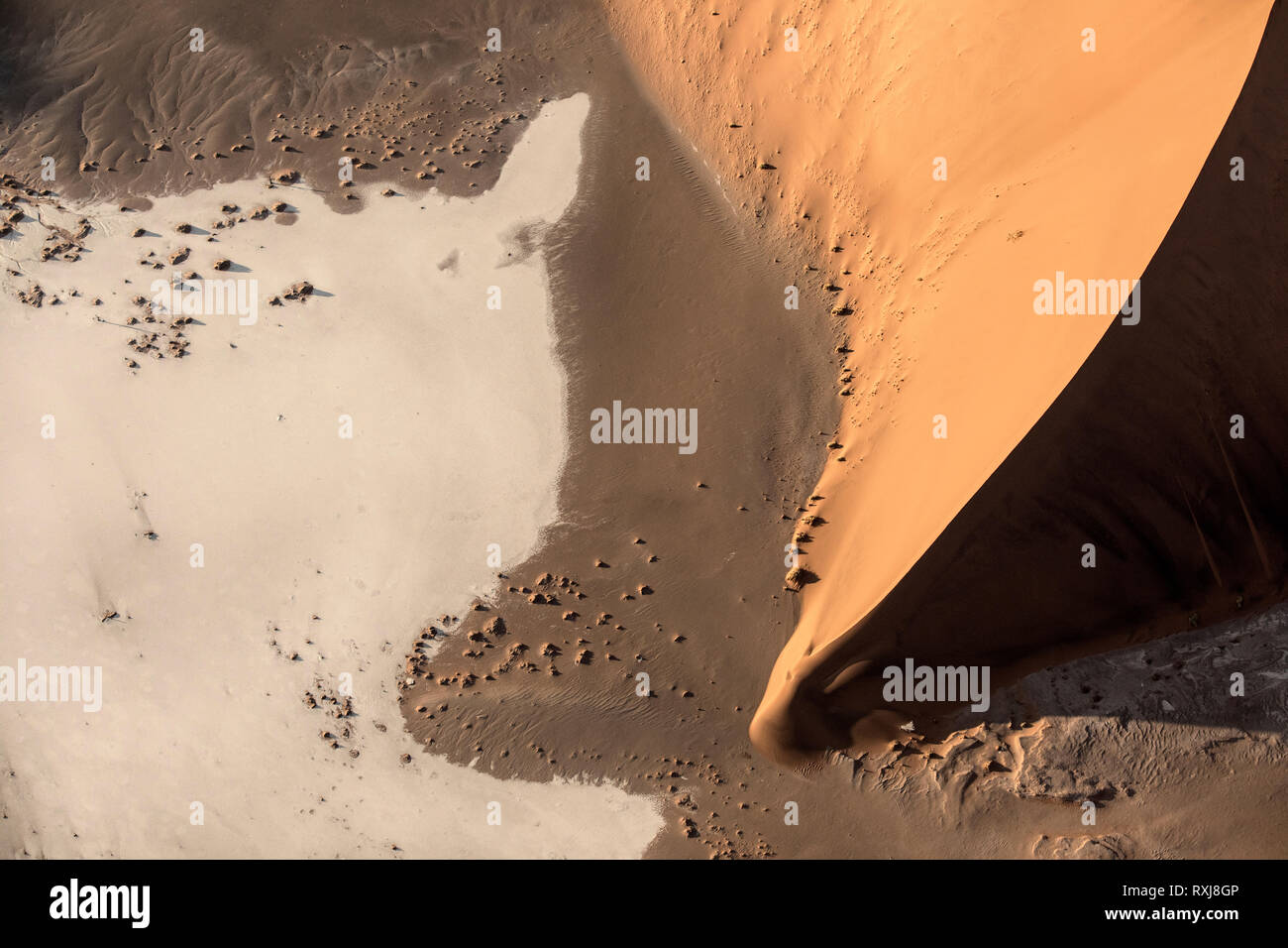 Ein Abstract von Sanddünen über die Sanddünen Namibias. Stockfoto