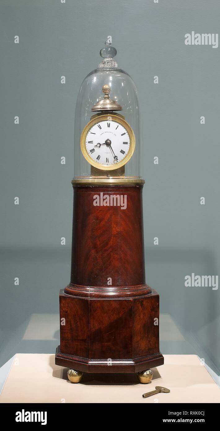 Leuchtturm. Simon Willard und Söhne; American, 1753-1848; Roxbury, Massachusetts. Datum: 1825-1830. Abmessungen: 74,9 × 26 cm (29 1/2 x 10 1/4 in.). White Pine, Mahagoni Furnier, Emaille, Messing und Gold und Silber. Herkunft: Roxbury. Museum: Das Chicago Art Institute. Stockfoto Leuchtturm. Simon Willard und Söhne; American, 1753-1848; Roxbury, Massachusetts. Datum: 1825-1830. Abmessungen: 74,9 × 26 cm (29 1/2 x 10 1/4 in.). White Pine, Mahagoni Furnier, Emaille, Messing und Gold und Silber. Herkunft: Roxbury. Museum: Das Chicago Art Institute. Stockfoto