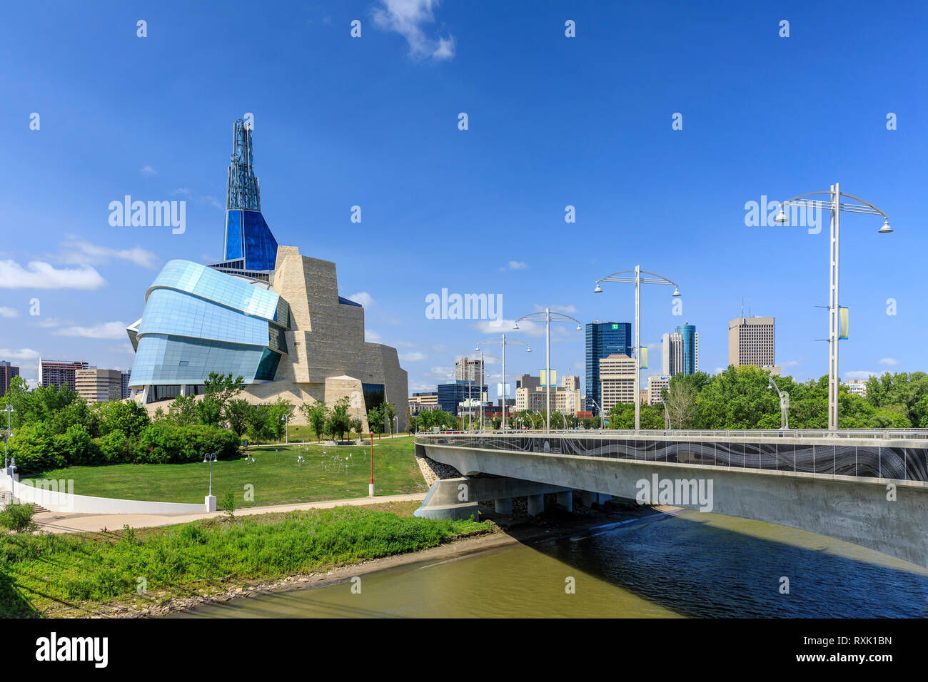 Kanadische Museum für Menschenrechte, und Skyline, Winnipeg, Manitoba, Kanada. Stockfoto