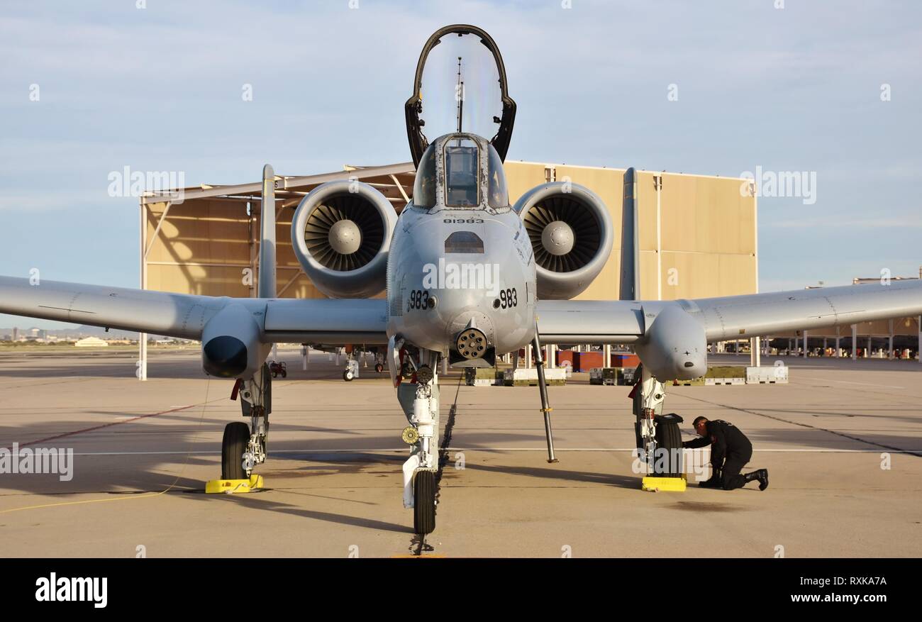 Eine Luftwaffe A-10 Warthog/Thunderbolt II Angriff Jet mit einem offenen Überdachung an der Davis Monthan Air Force Base. Stockfoto