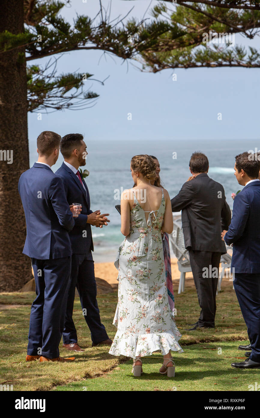 Australische Hochzeit am Strand außerhalb am Avalon Beach in Sydney, Australien statt Stockfoto