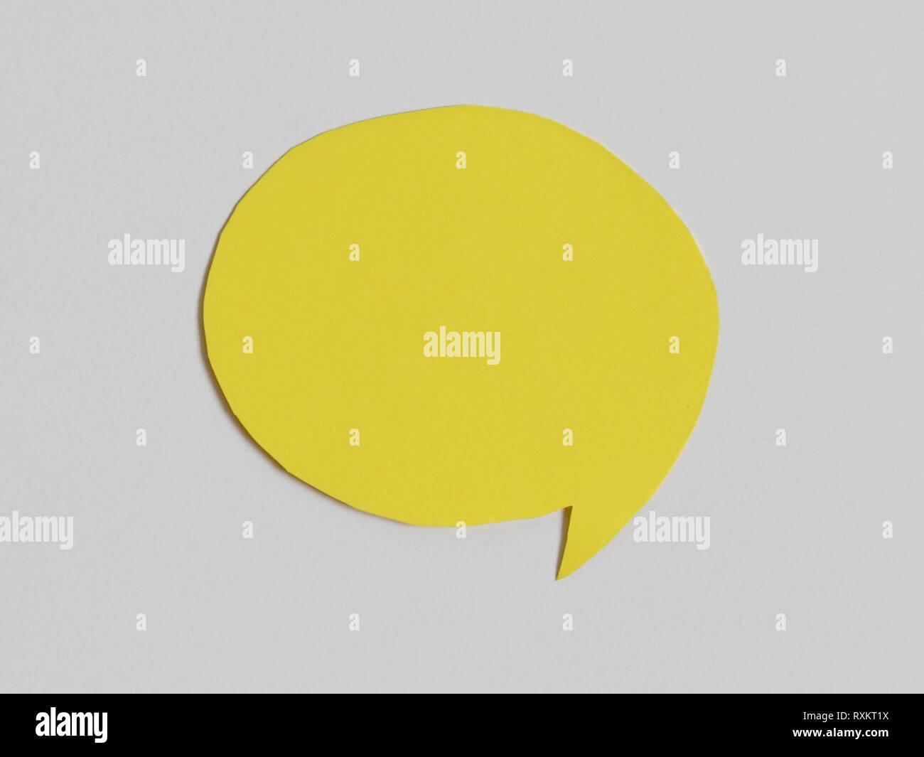 Symbol und Konzept für Reden und Nachricht: Gelb chat Rede Symbol Stockfoto