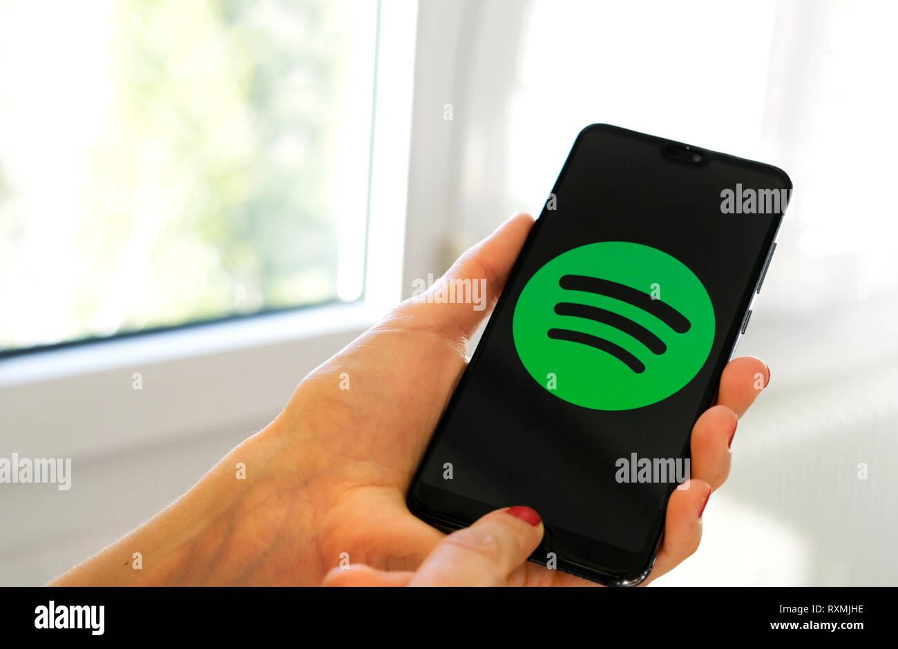 Spotify Musik App Symbol Hand smartphone Stockfoto