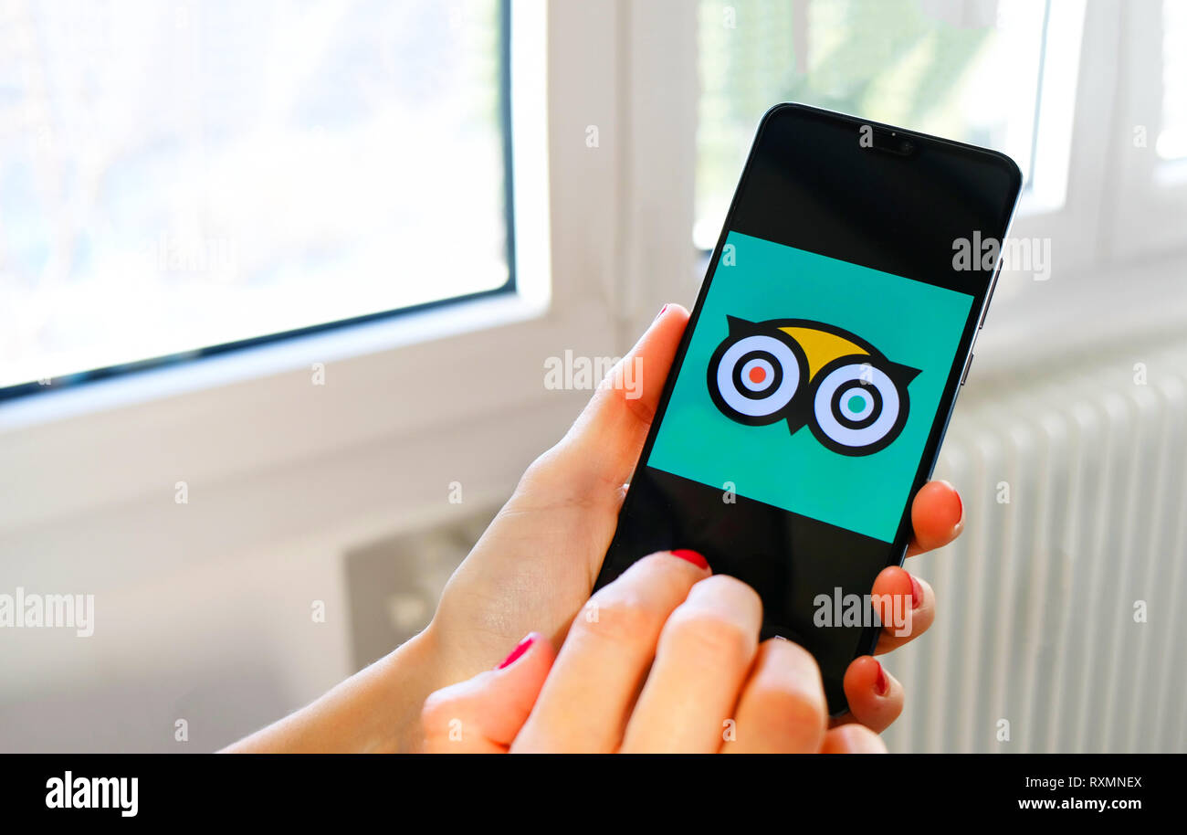 Tripadvisor Travel App Symbol Hand smartphone Stockfoto