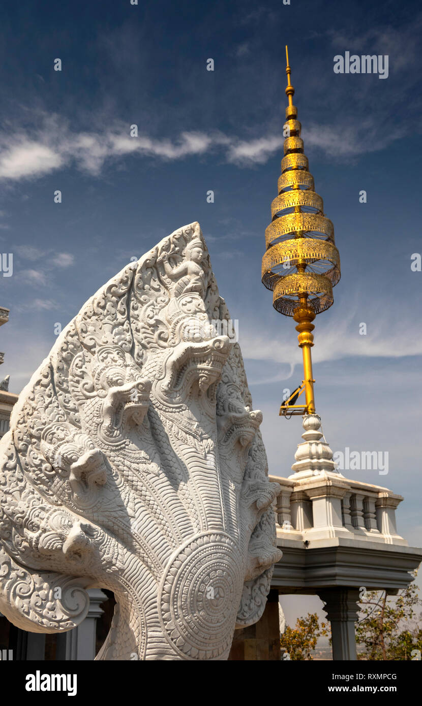 Kambodscha, Phnom Penh, Oudong, Naga bewachten Schritte zum Stupa 2002 mit augenbraue Buddhas Haare Relikt Stockfoto