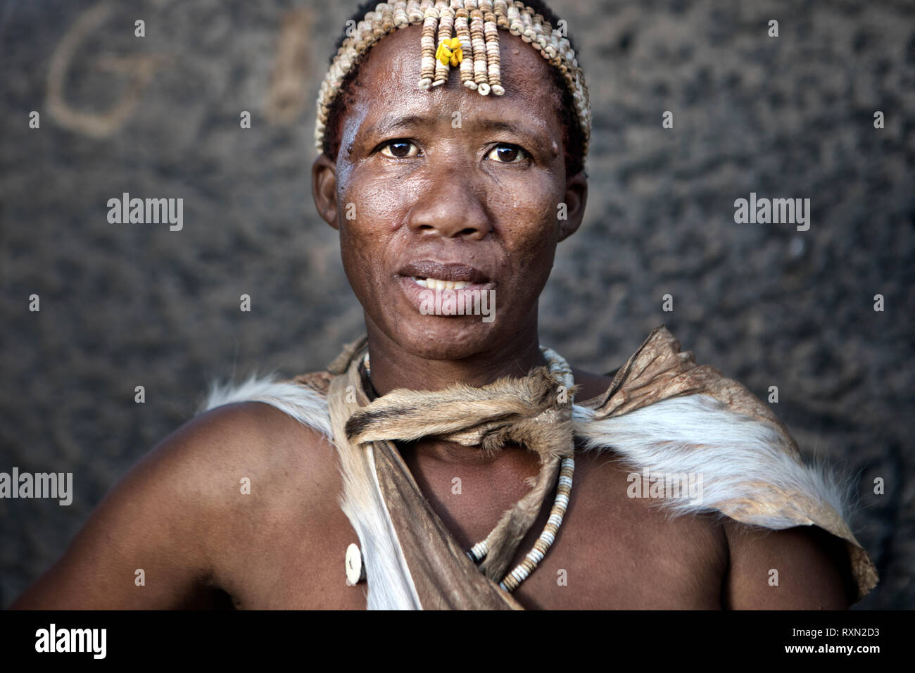 Porträt einer Ju'Hoansi San Buschmänner Frau Stockfoto