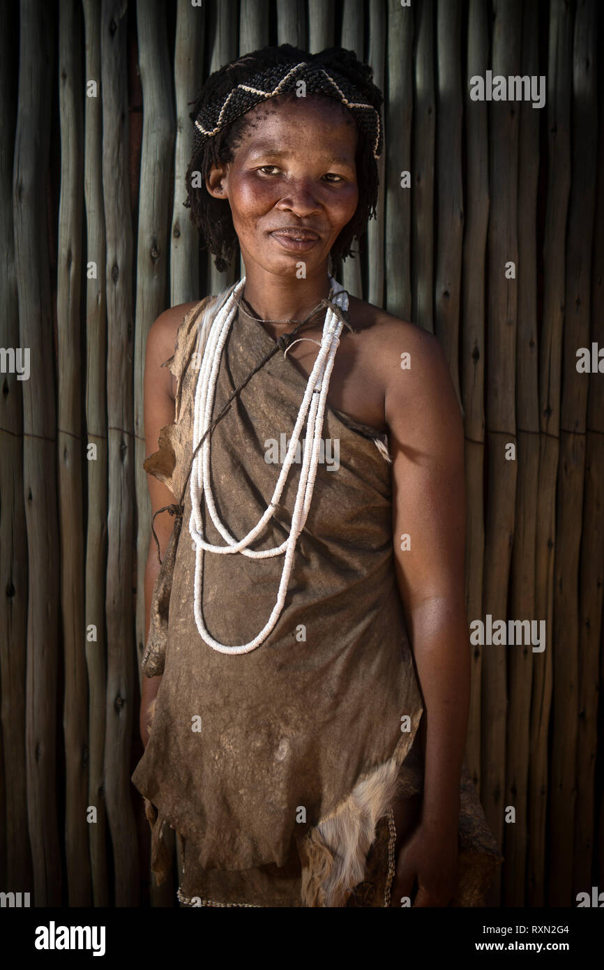 Porträt einer Ju'Hoansi San Buschmänner Frau Stockfoto