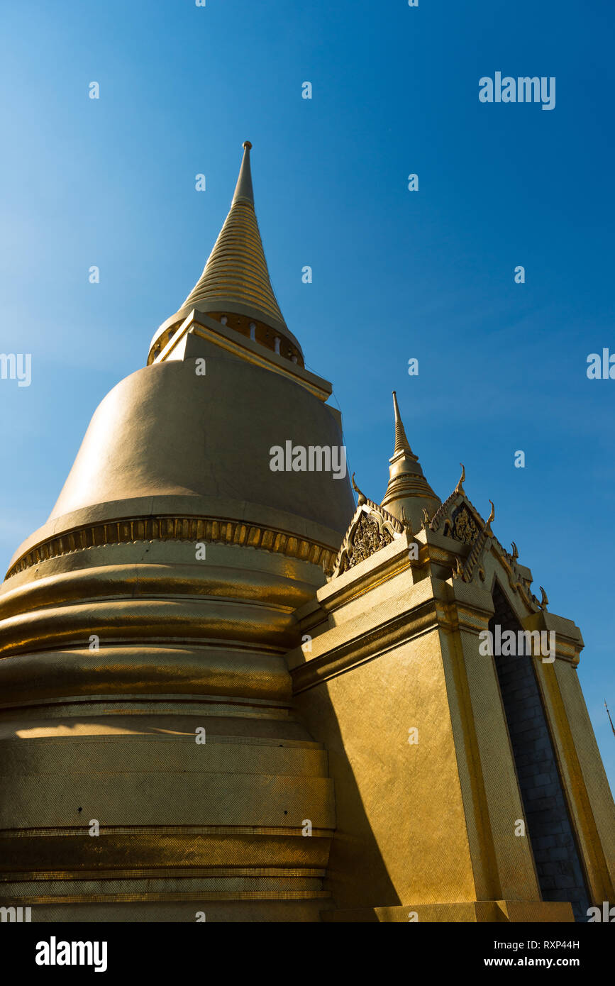 Phra Si Rattana Chedi im Emerald Budda Tempel, Bangkok, Thailand Stockfoto