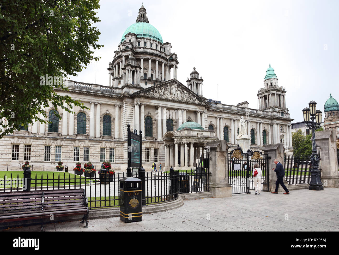 Nordfassade der Belfast City Hall in Donegall Square, Belfast, Nordirland Stockfoto
