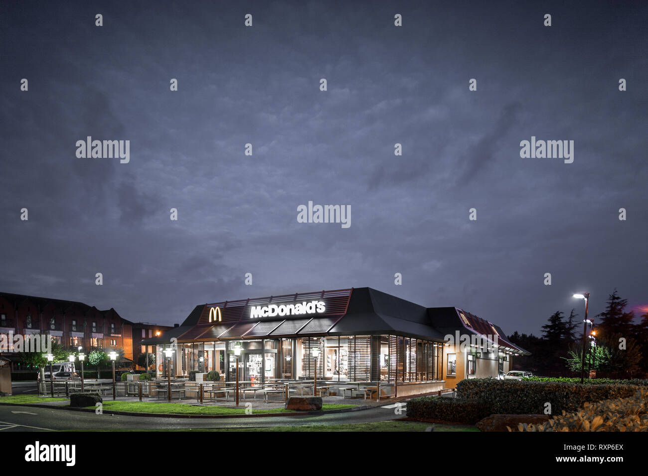 Douglas, Cork, Irland. 22. Oktober, 2016 McDonalds Drive Thru outlaet im East Village in Douglas, Cork. Stockfoto