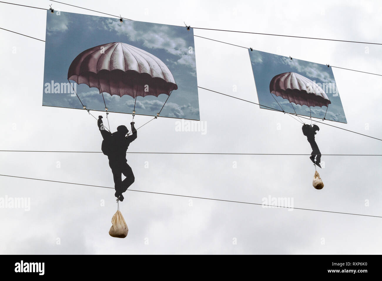 Memorial banner Feiern zum 70. Jahrestag des D-Day in Luc-sur-Mer, Normandie, Frankreich. Stockfoto