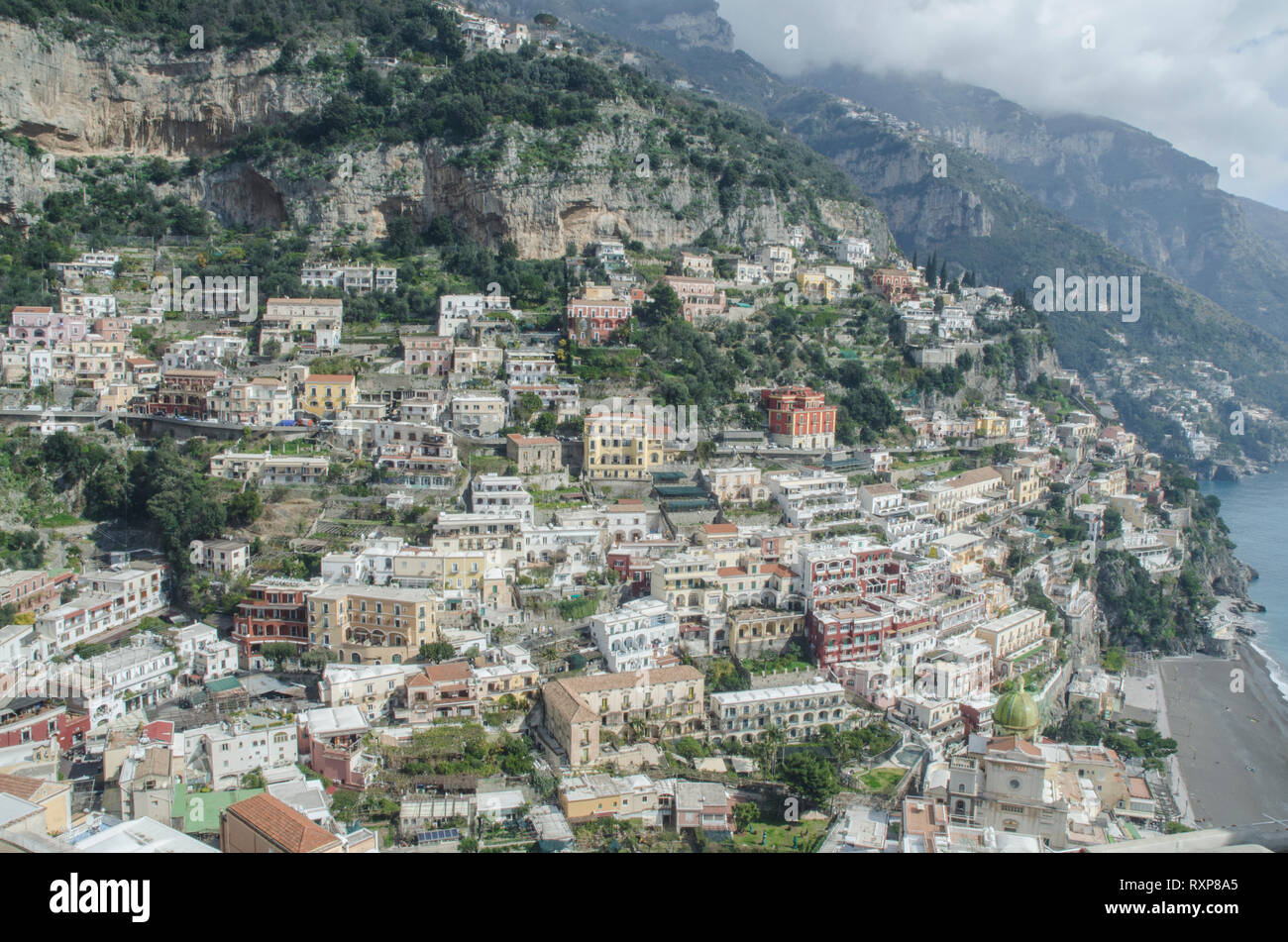 Positano Blick von der Hauptstraße Stockfoto