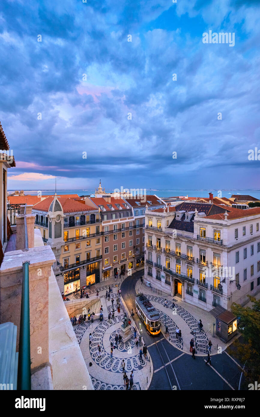 Chiado Square im Herzen von Lissabon Stockfoto