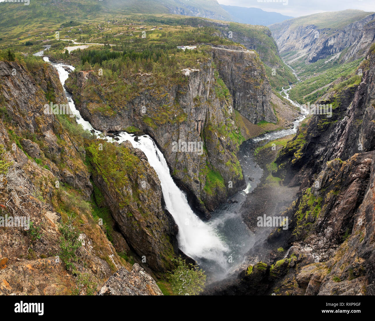 Voringfossen Wasserfall an der Oberseite des Mabodalen Tal in der Gemeinde Eidfjord Stockfoto