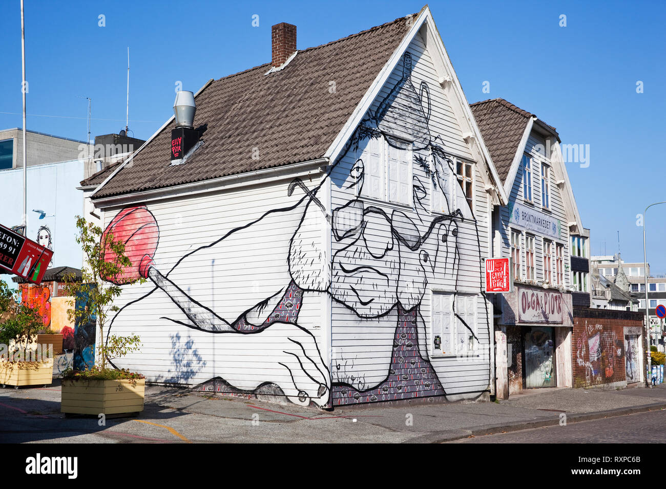Outdoor Wandbild durch französische Künstler Ella & Pitr auf ein Gebäude mit 11 Nytorget, Stavanger, Norwegen Stockfoto