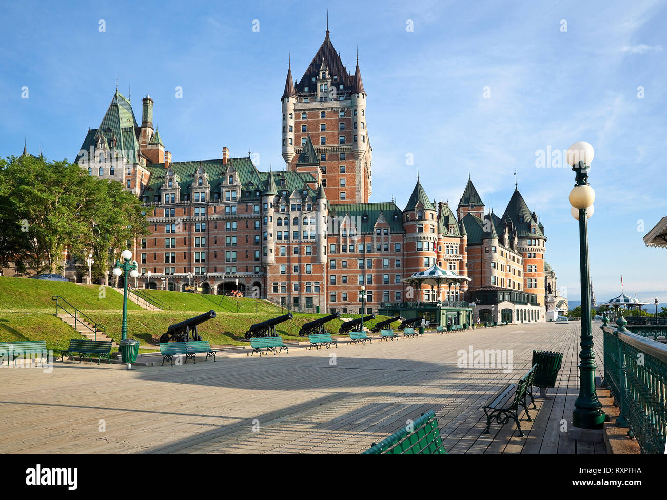 Chateau Frontenac und Dufferin Terrace im frühen Morgenlicht, Old Quebec City, Quebec, Kanada Stockfoto