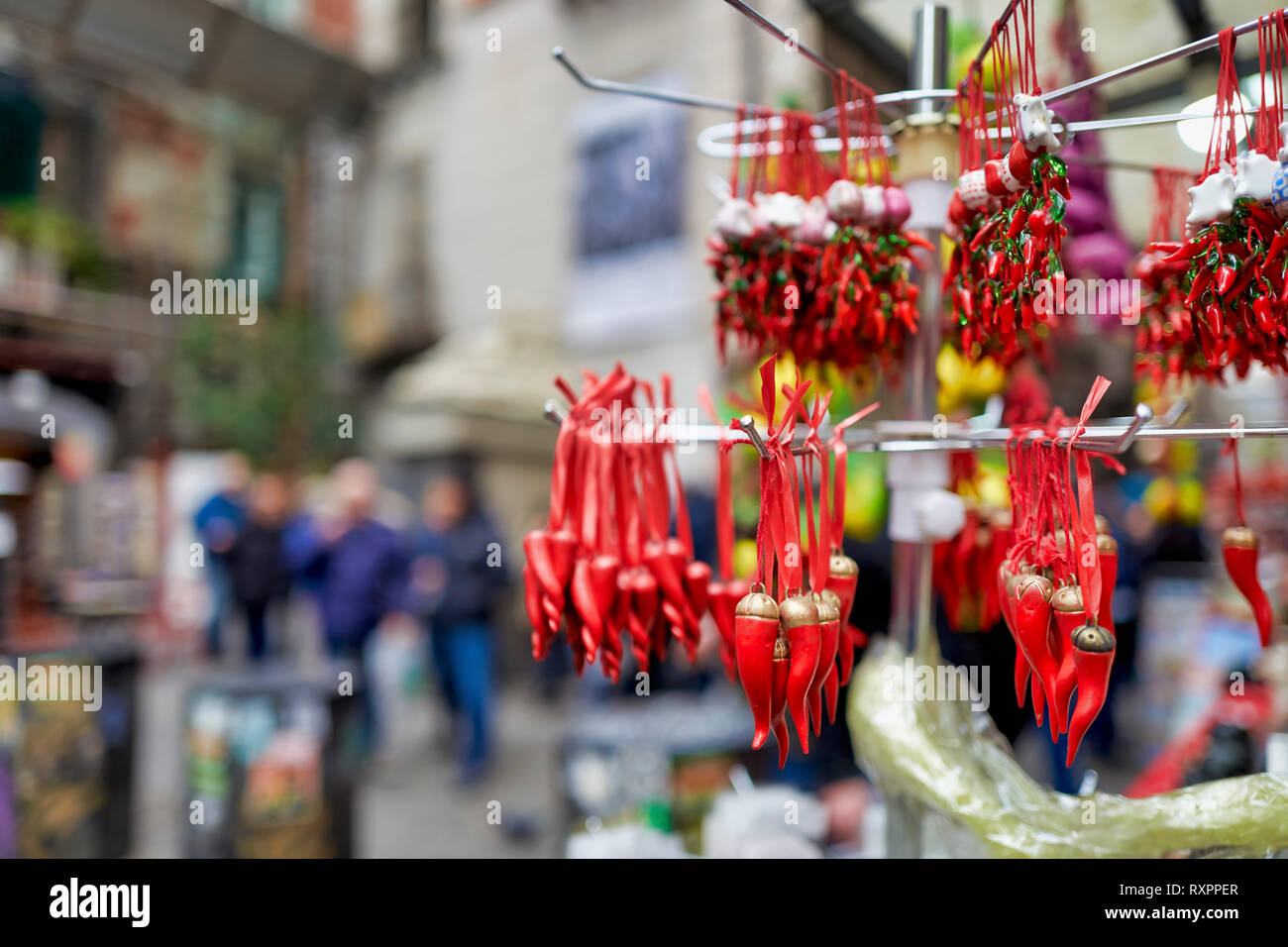 Neapel Kampanien Italien. Lucky Hörner auf Verkauf in Spaccanapoli Downtown Viertel Stockfoto