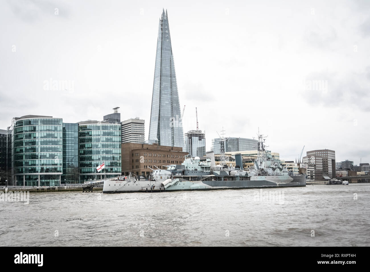 Renzo Piano Shard Wolkenkratzer und HMS Belfast in der Nähe von London Bridge, London, UK Stockfoto