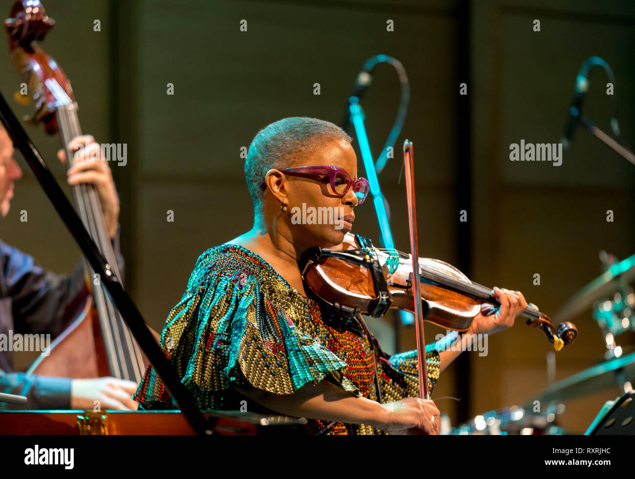 Krakau, Polen. 9. Mär 2019. Regina Carter, US-amerikanischer Jazz Geiger ein AMC Trio auf der Bühne des Manggha Museum der Japanischen Kunst und Technik leben. Krakau. Polen: Wieslaw Jarek/Alamy leben Nachrichten Stockfoto