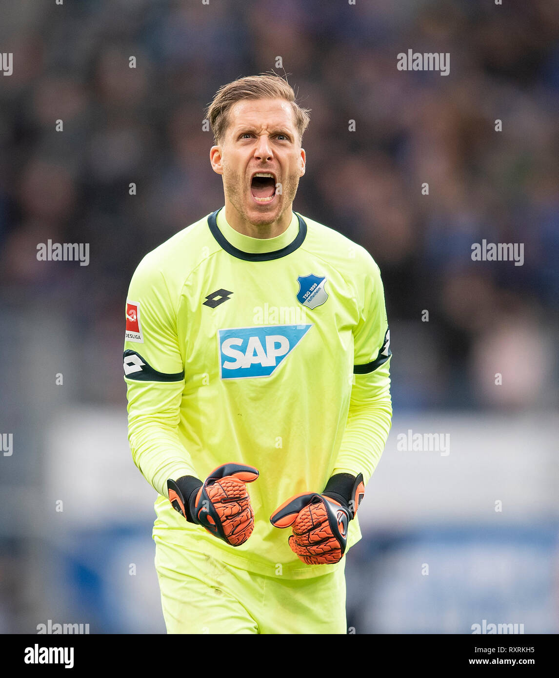 Jubel goalie Oliver Baumann (1899) Fußball 1. Fussballbundesliga, 25. Spieltag, TSG 1899 Hoffenheim (1899) - FC Nürnberg (N), am 10/03/2019 in Sinsheim/Deutschland. ##DFL-Bestimmungen verbieten die Verwendung von Fotografien als Bildsequenzen und/oder quasi-Video## € | Nutzung weltweit Stockfoto