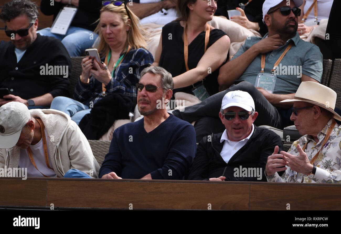 Indian Wells, Kalifornien, USA. 10. März, 2019: Oracle Gründer Larry Ellison Uhren Roger Federer in Aktion gegen Peter Gojowczyk während der BNP Paribas Open in Indian Wells Tennis Garden im kalifornischen Indian Wells John Green/CSM Credit: Cal Sport Media/Alamy leben Nachrichten Stockfoto