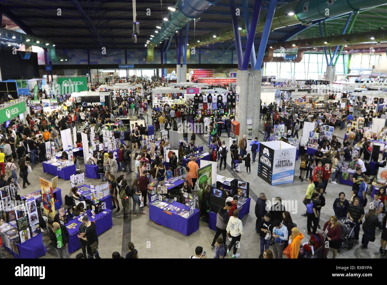 März 10, 2019 - 10 März 2019 (Malaga) FreakCon ist eine internationale Veranstaltung der populären Kultur in all seinen Erweiterungen zu feiern: TV-Serie, Manga, Comic, Animation, Film, Fantasy Literatur, Rollenspiele, Spiele, Science Fiction und Videospiele. Dieses Festival, das am 9. und 10. März 2019 im Palast der Kongresse und Messen von Malaga, wurde mit dem Ziel, zu einem Treffpunkt für Urheber, Künstler, Fans und die allgemeine Öffentlichkeit Cordon drücken Sie geboren Stockfoto