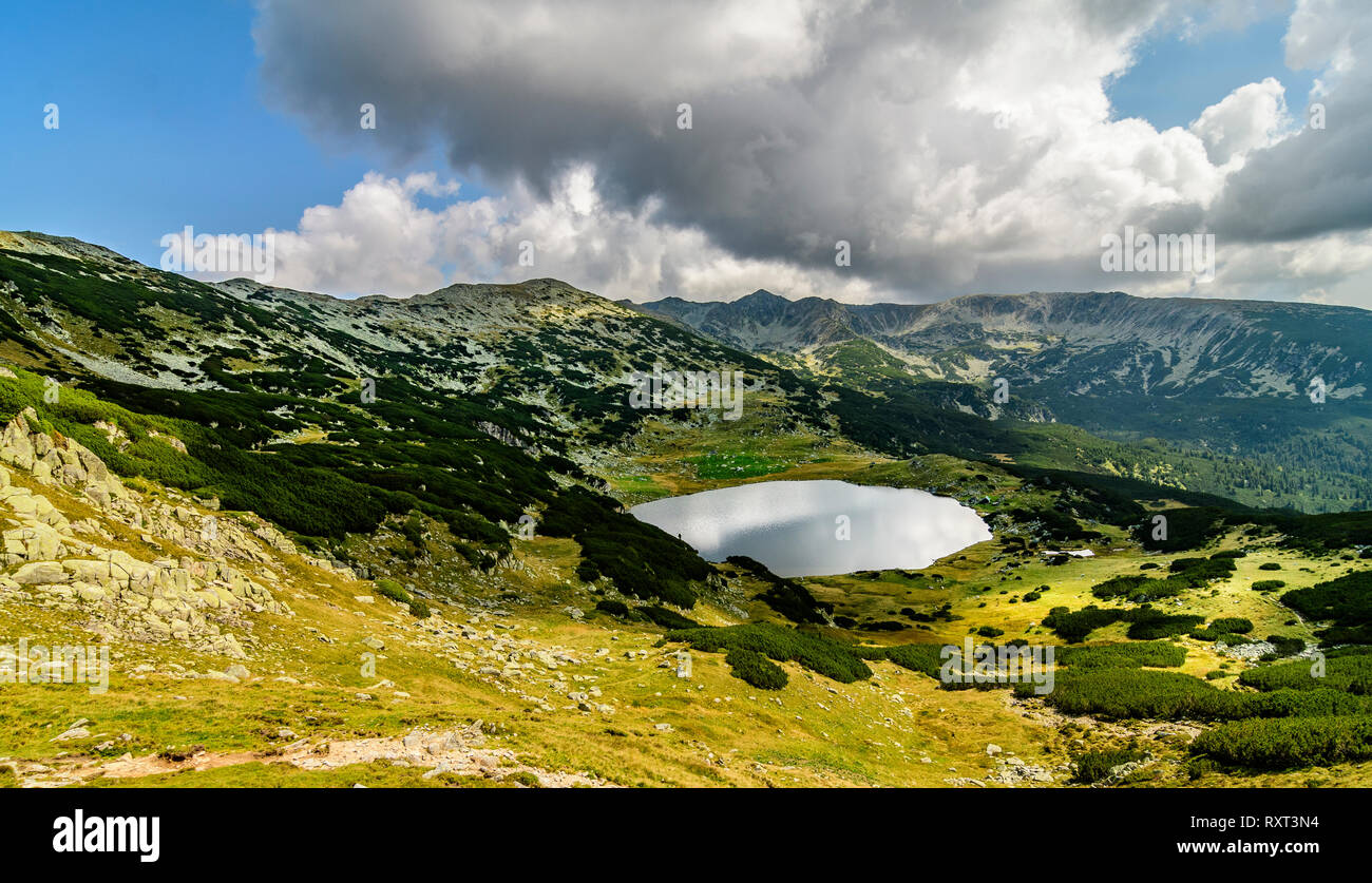 Die Landschaft von Retezat Nationalpark, der rumänischen Karpaten. Stockfoto