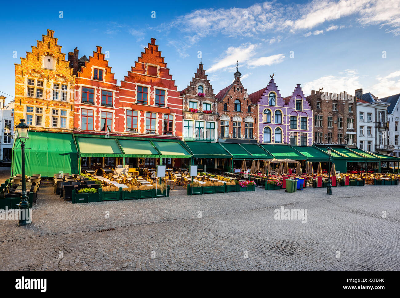 Brügge, Belgien. Grote Markt bei Sonnenaufgang. Stockfoto