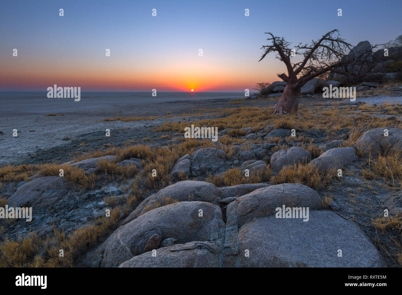 Sonnenaufgang an der Kubu Insel Stockfoto