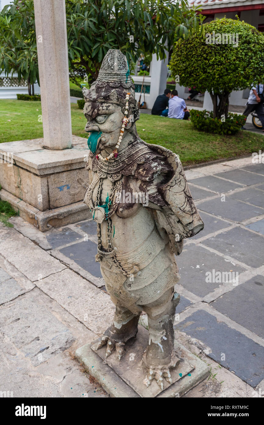 Eine mythologische Krieger an der Wat Arun, Bangkok Stockfoto