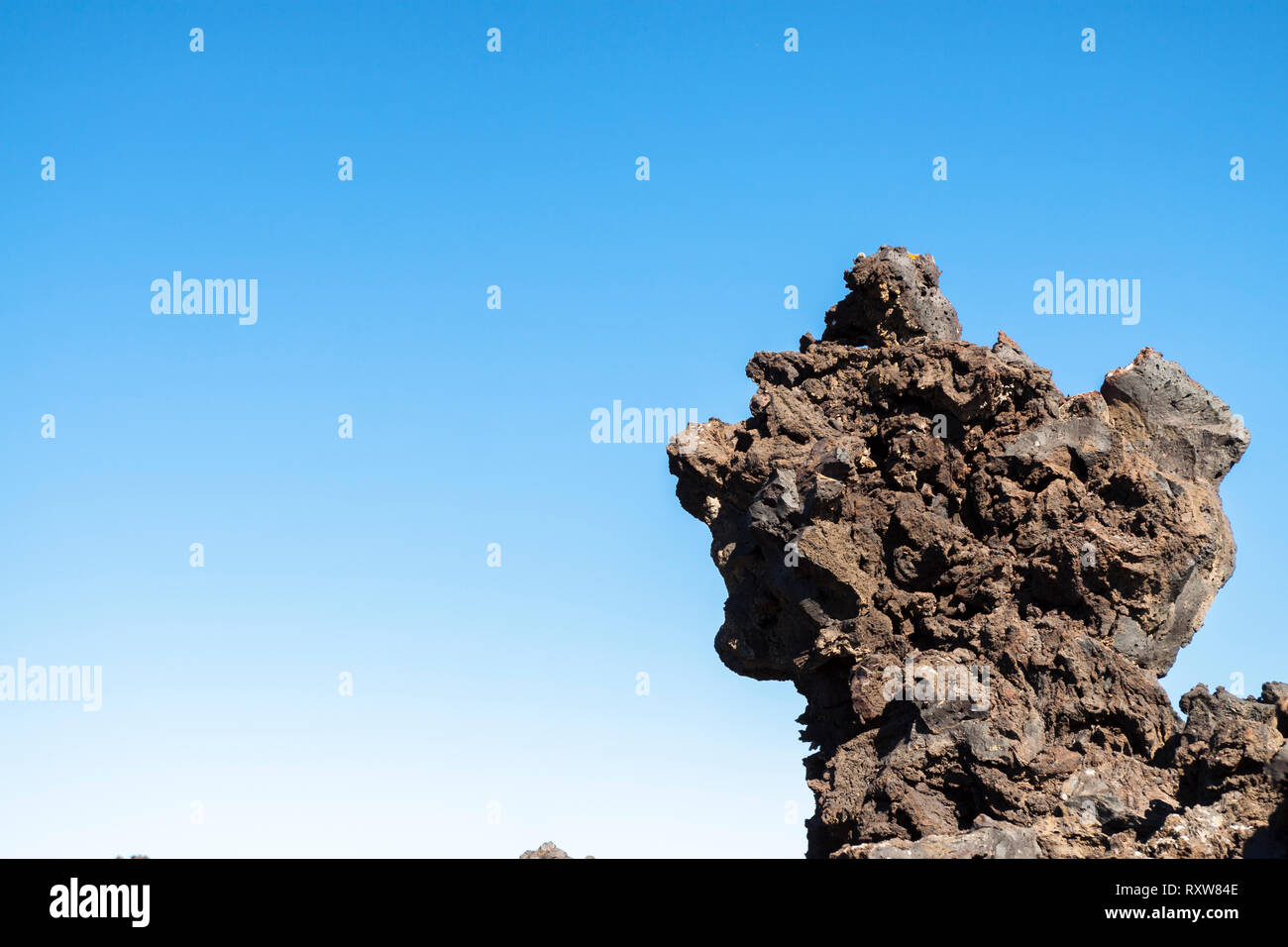 Tauchen Sie ein in die feindselige Landschaft vulkanischen Lava. Mancha Blanca, Lanzarote. Spanien Stockfoto