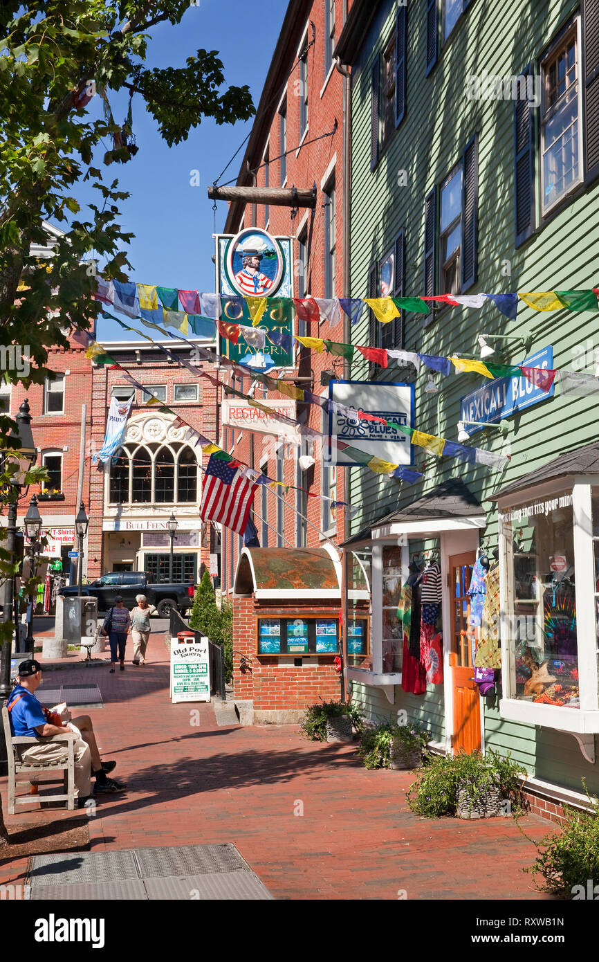 Geschäfte und historische Gebäude auf Molton Street im alten Hafengebiet von Portland, Maine, USA Stockfoto