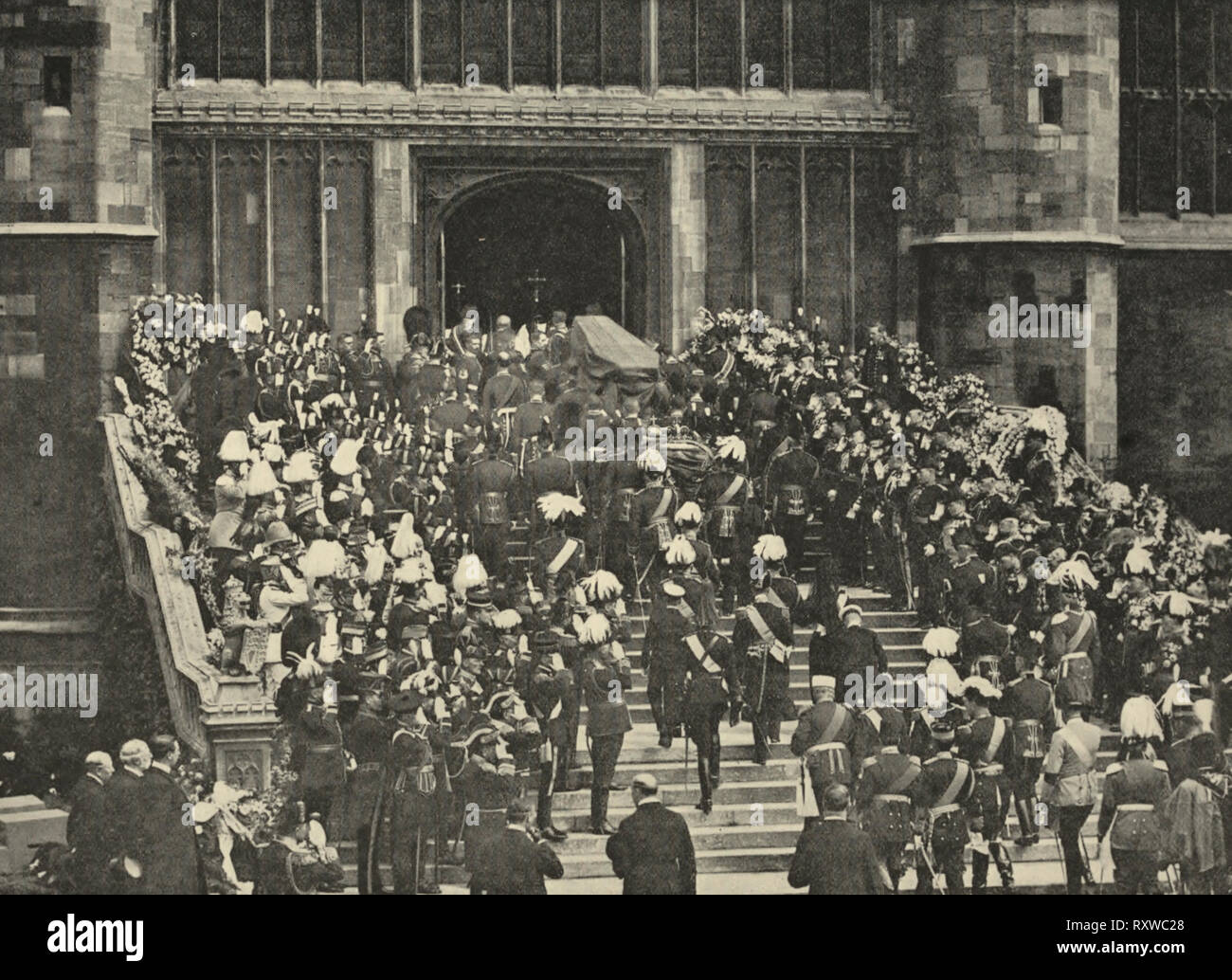 Der Sarg des Königs Edward VII in St. George's Chapel, Windsor durchgeführt werden. 1910 Stockfoto