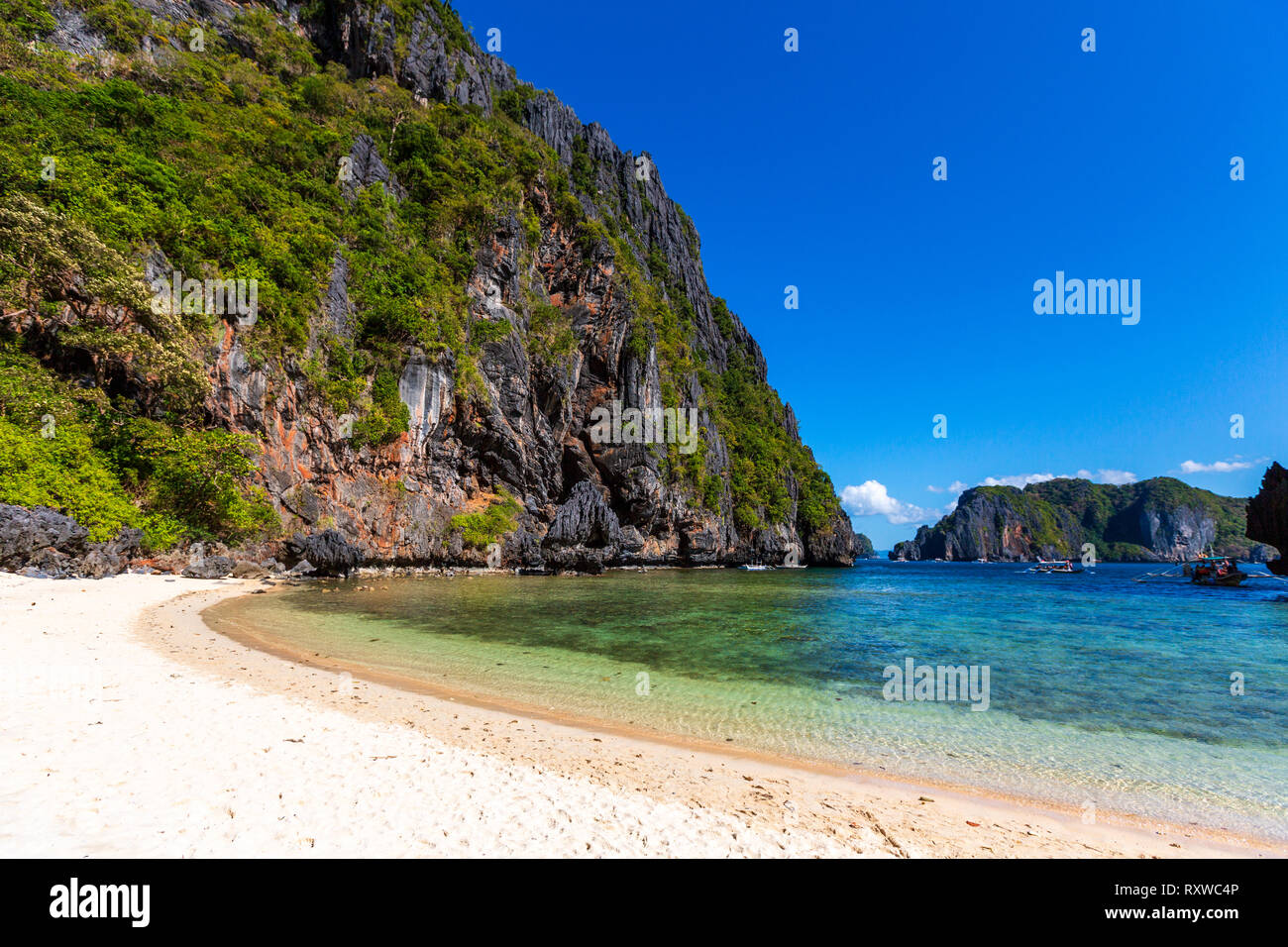 Ein versteckter Strand in El Nido, Palawan, Philippinen Stockfoto Ein versteckter Strand in El Nido, Palawan, Philippinen Stockfoto
