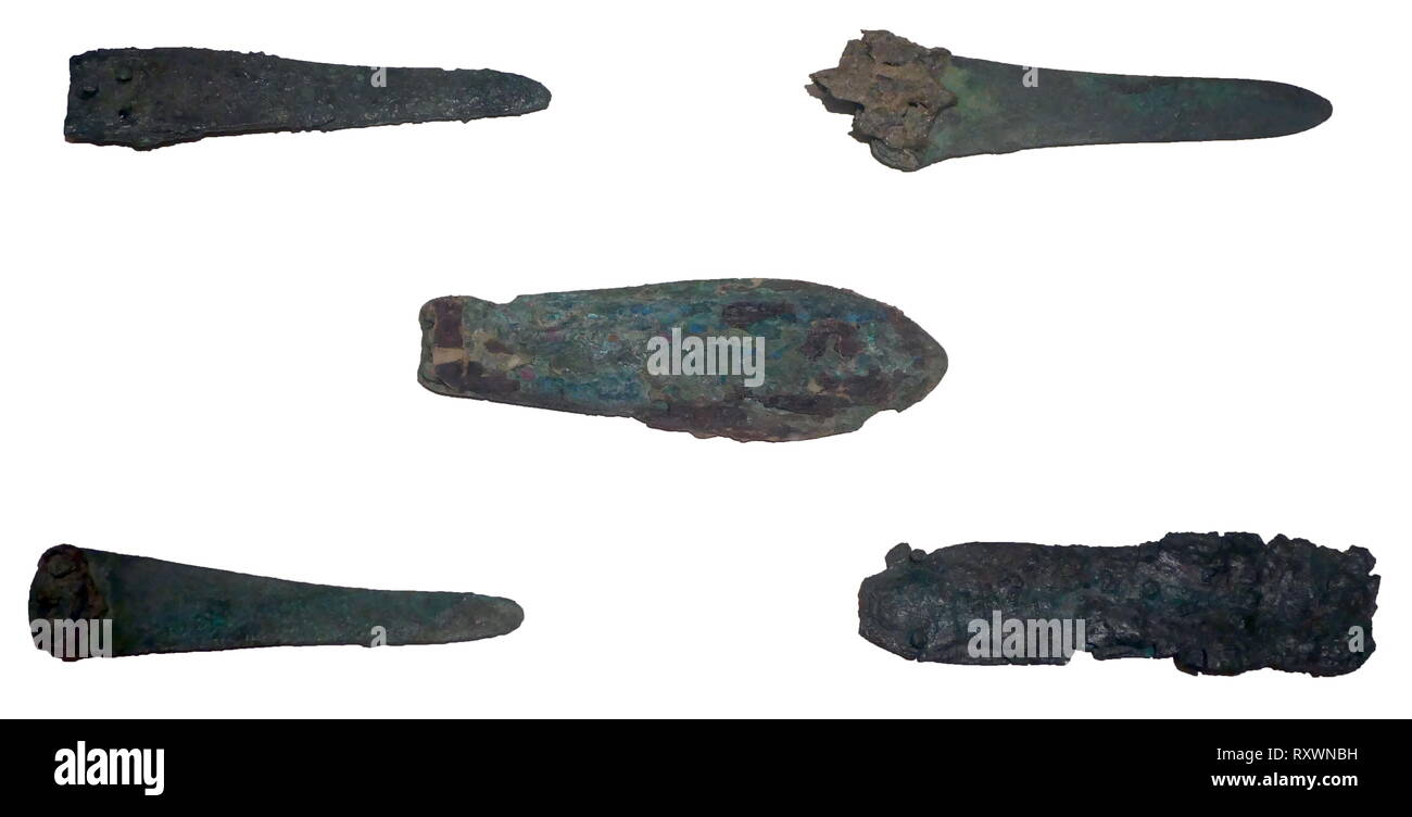 Bronze dolche von Akrotiri, minoische Siedlung auf den vulkanischen griechischen Insel Santorin (Thera). Die Griechen kamen in Kreta in der Mykenischen Periode, später als Akrotiri. Die Siedlung wurde in den Theran Eruption irgendwann im 16. Jahrhundert v. Chr. zerstört und in vulkanischer Asche begraben Stockfoto