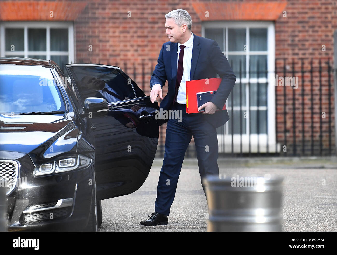 Stephen Barclay, Staatssekretär für die Europäische Union zu verlassen, in ein Auto am hinteren Eingang der Downing Street, London. Stockfoto