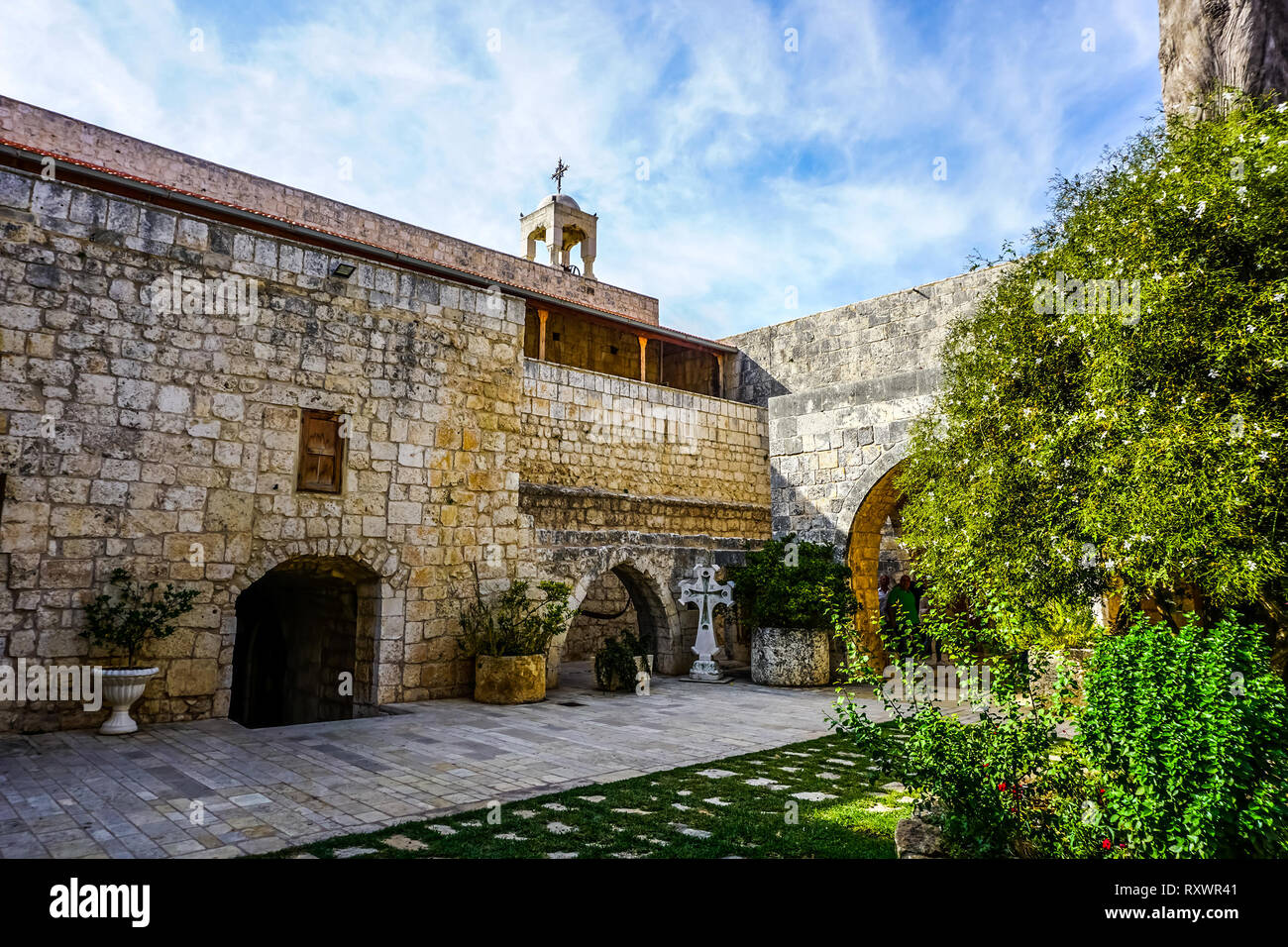 Unsere Liebe Frau von balamand Griechisch-orthodoxen christlichen patriarchalischen Klosterhof Kreuz Stockfoto