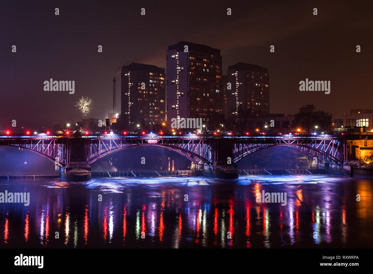 Glasgow Green Bridge mit Lichter in der Nacht Stockfoto