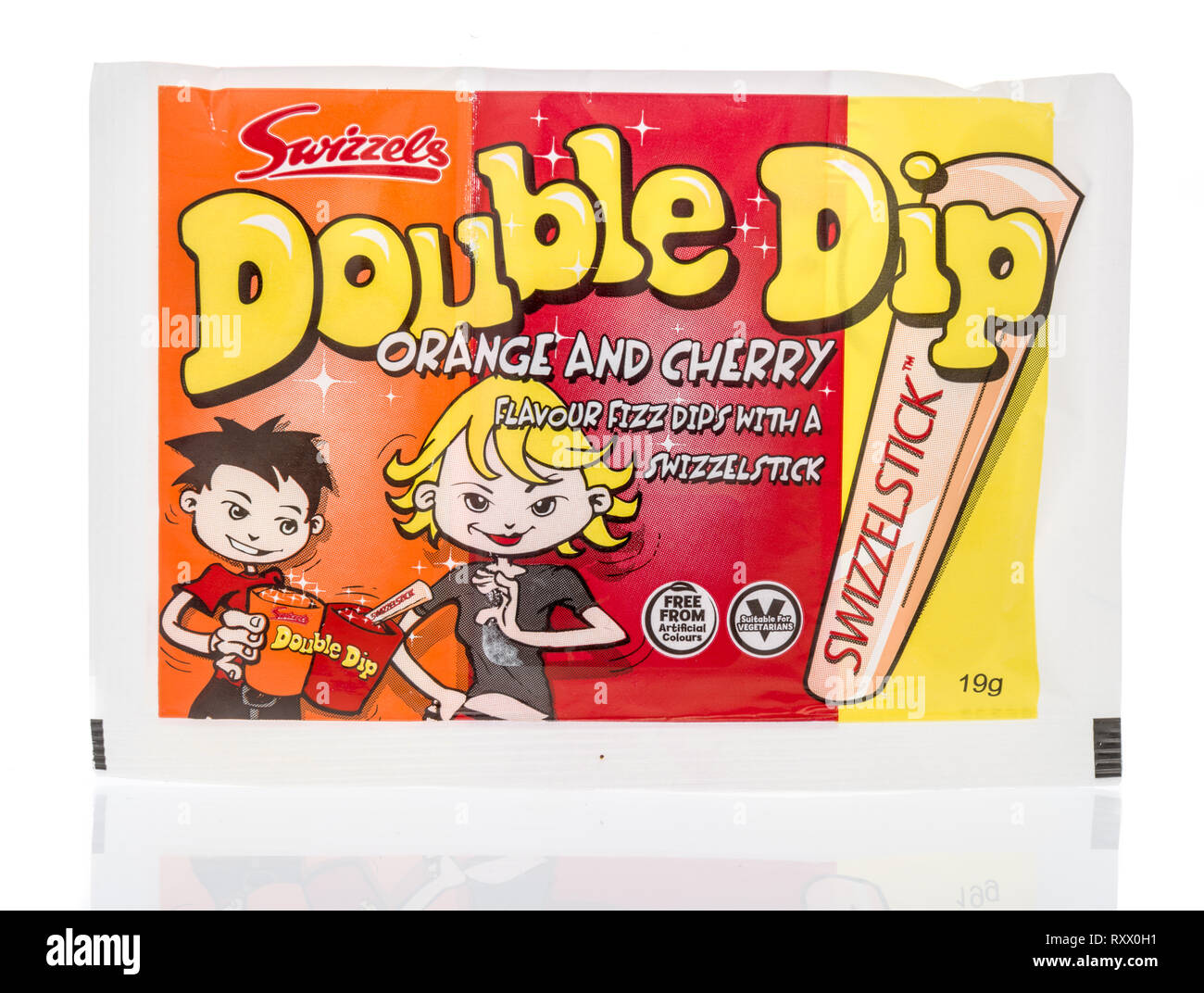 Winneconne, WI - 3. März 2019: ein Paket von Swizzels Double Dip candy auf einem isolierten Hintergrund Stockfoto